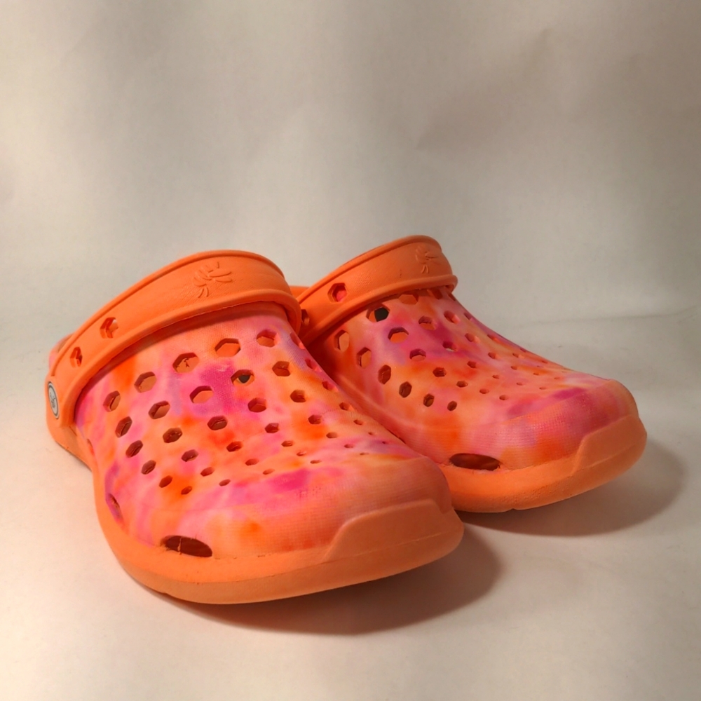 Off-brand Crocs